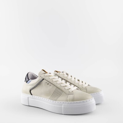 AQa Sneakers
